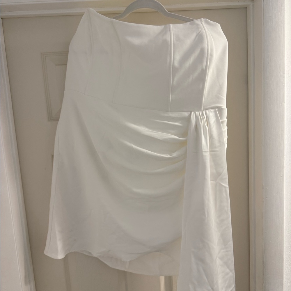 Elegant White Women's Mini Dress